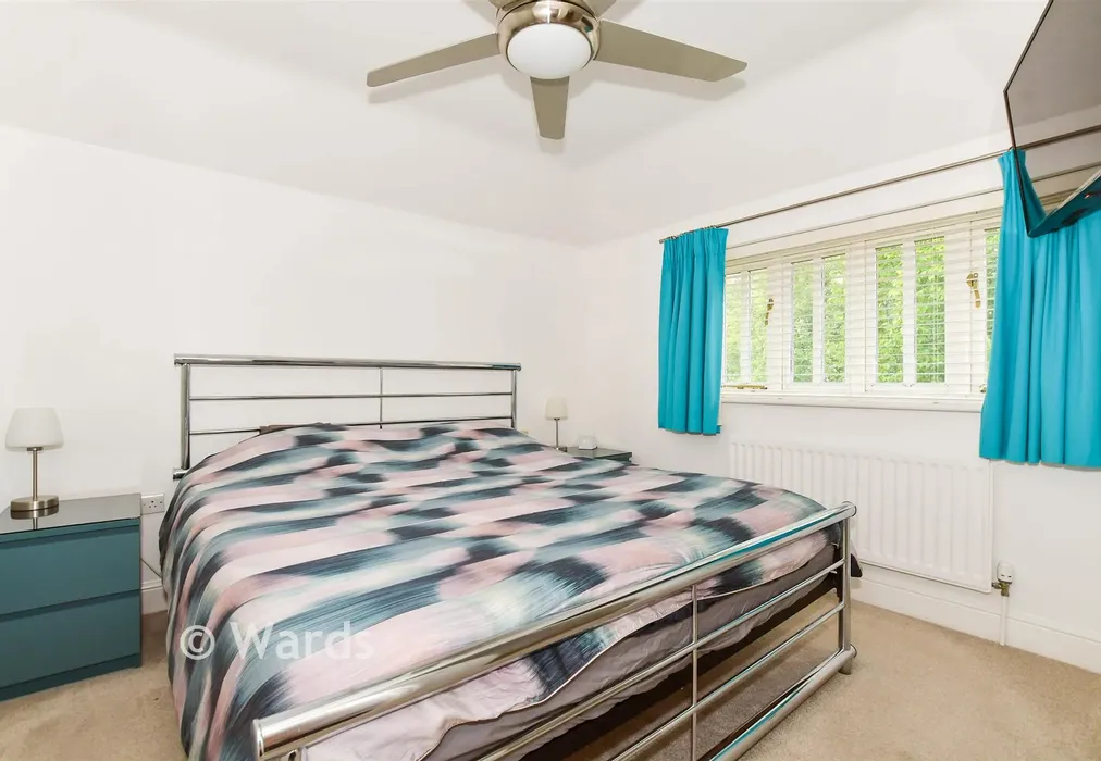 Bedroom 1 - Hawkridge Grove, Kings Hill, Kent - Wards of Kent