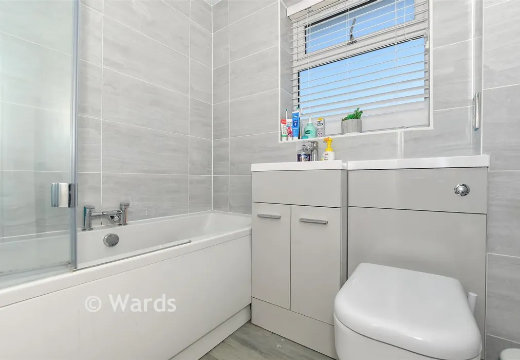 Bathroom - Alen Square, Staplehurst, Kent - Wards of Kent
