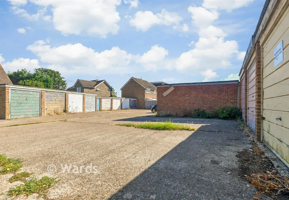 Garage - Alen Square, Staplehurst, Kent - Wards of Kent