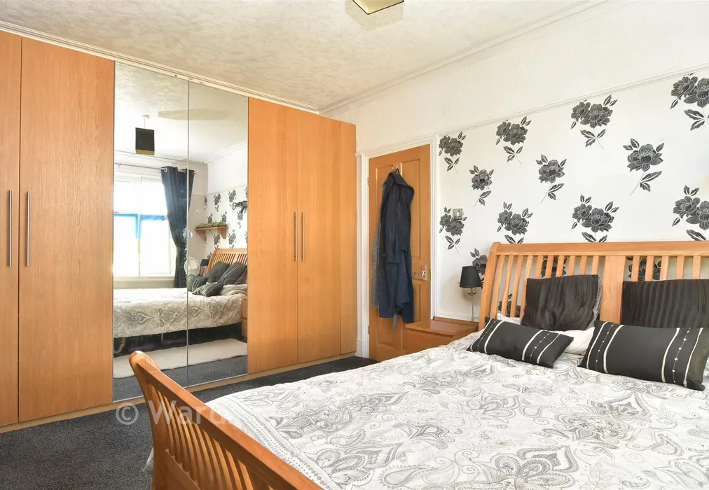 Bedroom 1 - London Road, Northfleet, Gravesend, Kent - Wards of Kent