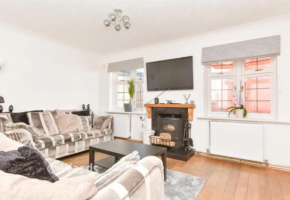 Lounge - St. Francis Road, Harvel, Meopham, Kent - Wards of Kent