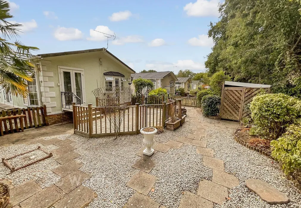 Garden - Station Road, Nettlestead, Maidstone, Kent - Wards of Kent