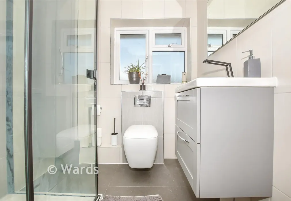 Shower Room - Constitution Hill, Snodland, Kent - Wards of Kent