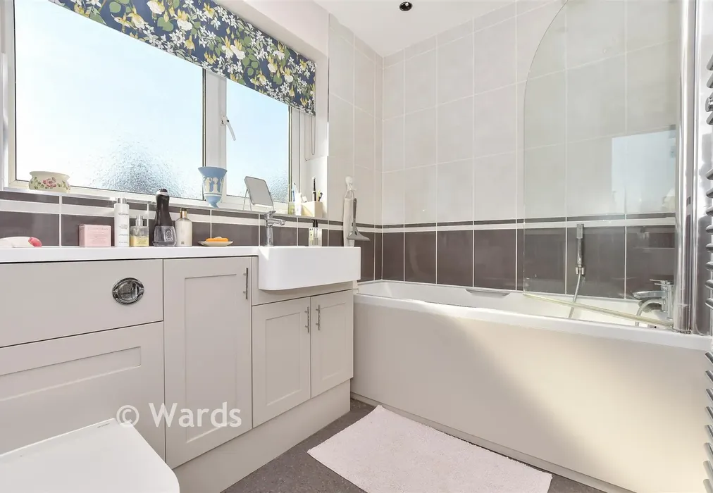 Bathroom - Haywards Close, Deal, Kent - Wards of Kent