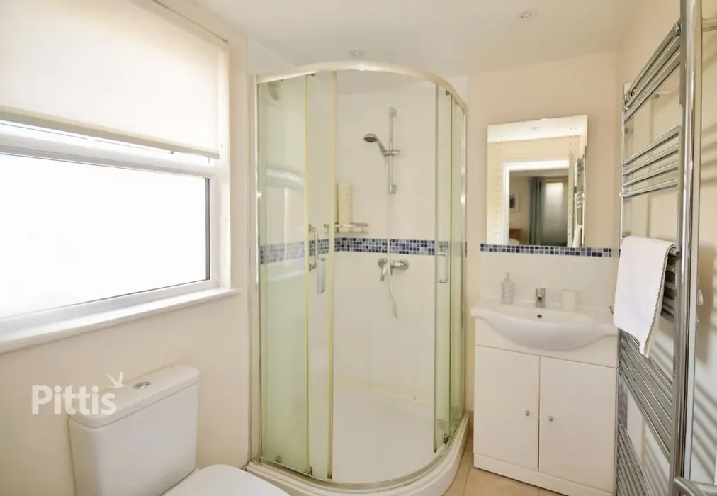  - Crescent Road Shanklin PO37 - Wards of Kent