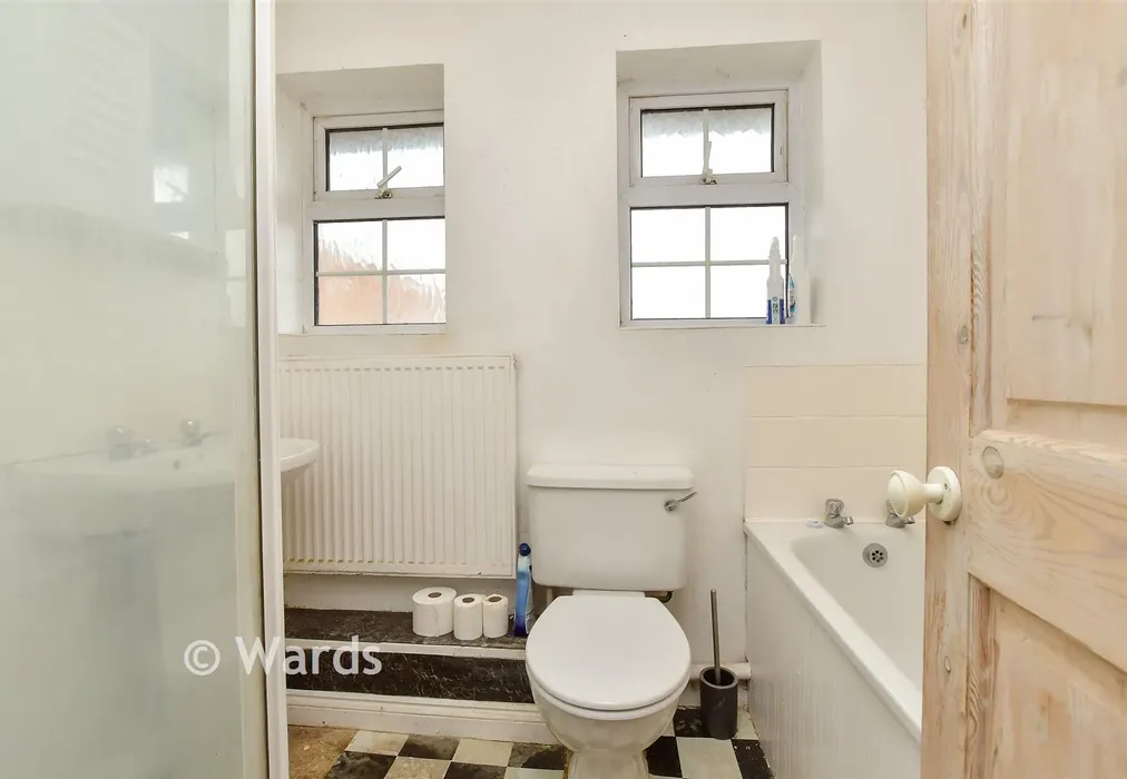 Bathroom - Beach Approach, Warden Bay, Kent - Wards of Kent