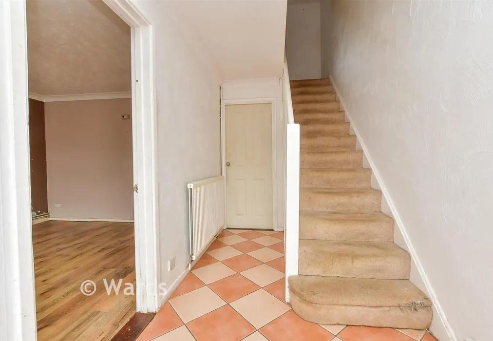 Entrance Hall - Beach Approach, Warden Bay, Kent - Wards of Kent