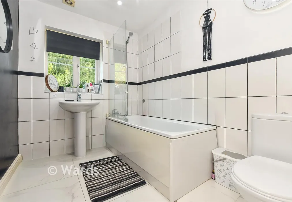 Bathroom - Finch Close, Faversham, Kent - Wards of Kent