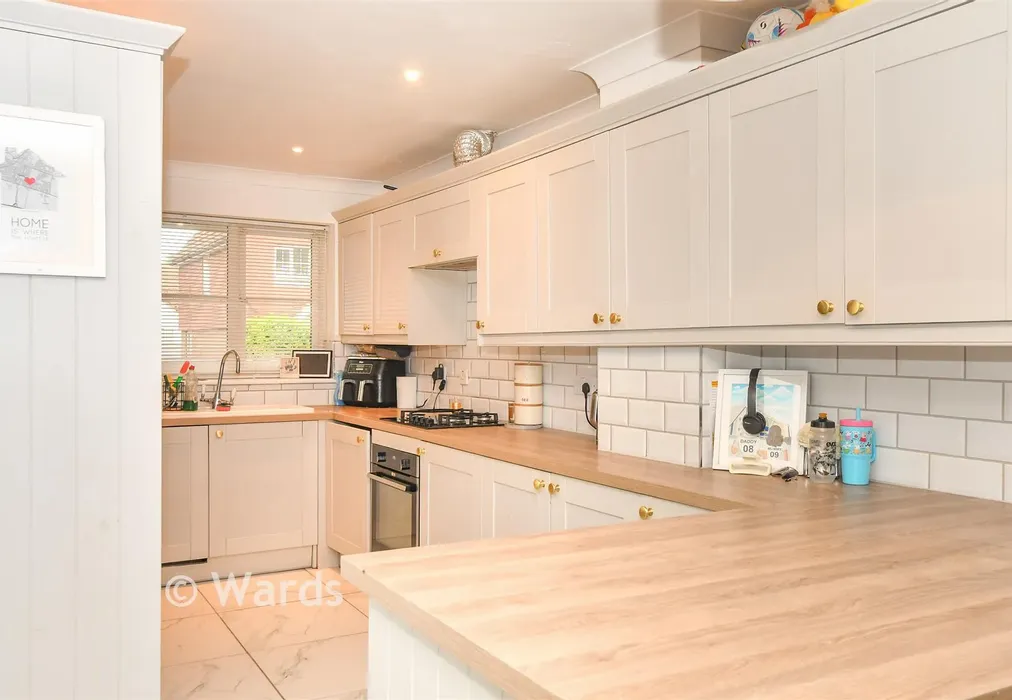 Internal Lifestyle Photograph - Finch Close, Faversham, Kent - Wards of Kent