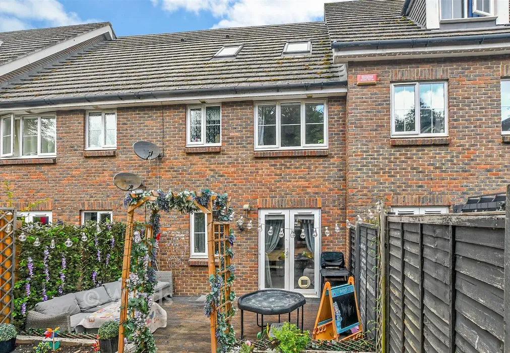 Rear Elevation - Finch Close, Faversham, Kent - Wards of Kent