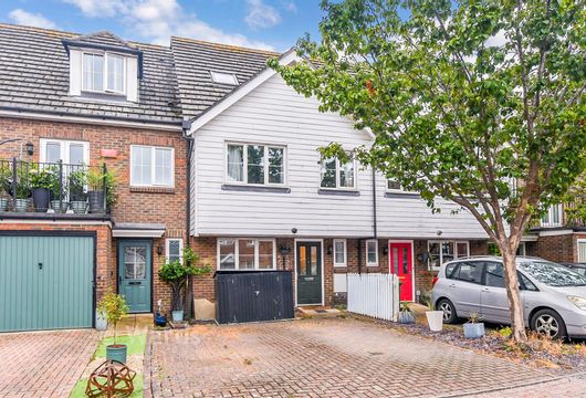 Finch Close, Faversham, Kent - Wards of Kent