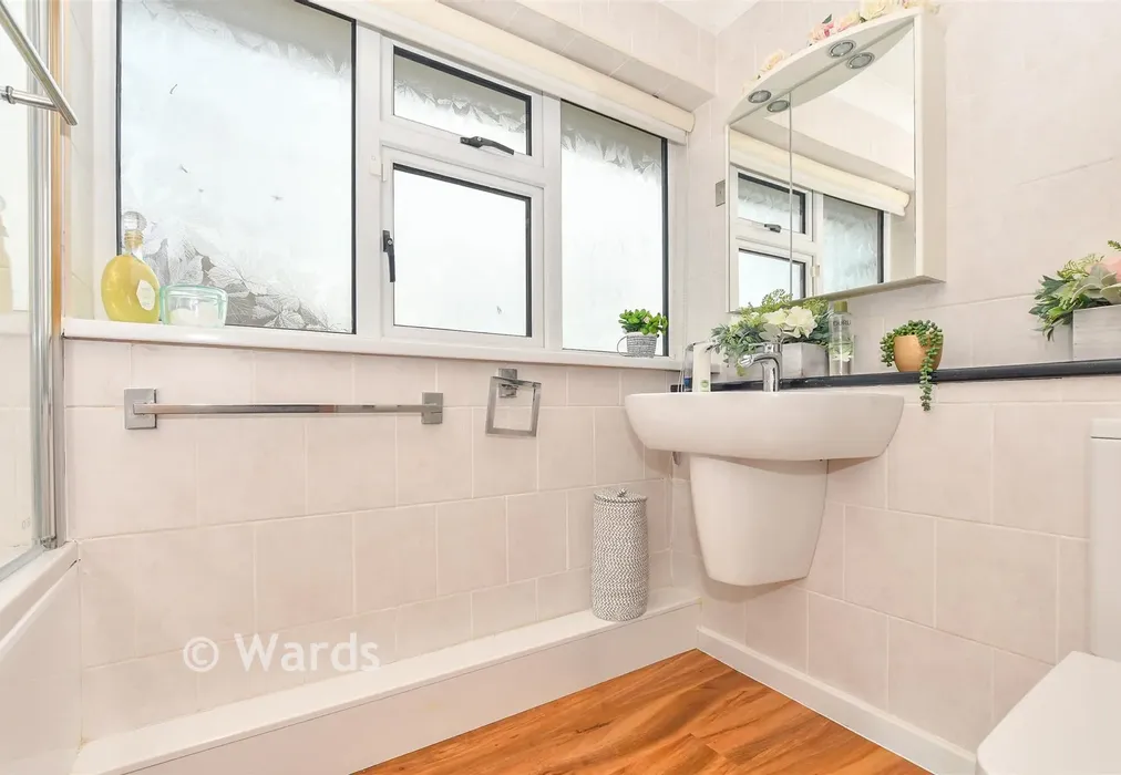 Bathroom - Beach Approach, Warden Bay, Sheerness, Kent - Wards of Kent