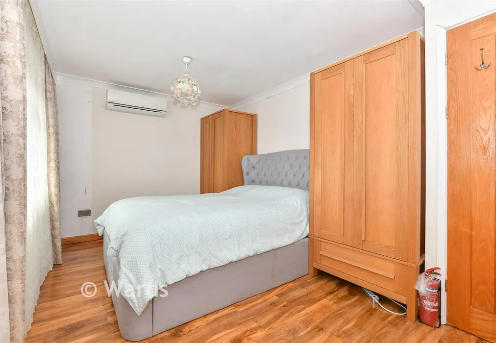 Bedroom 1 - Beach Approach, Warden Bay, Sheerness, Kent - Wards of Kent