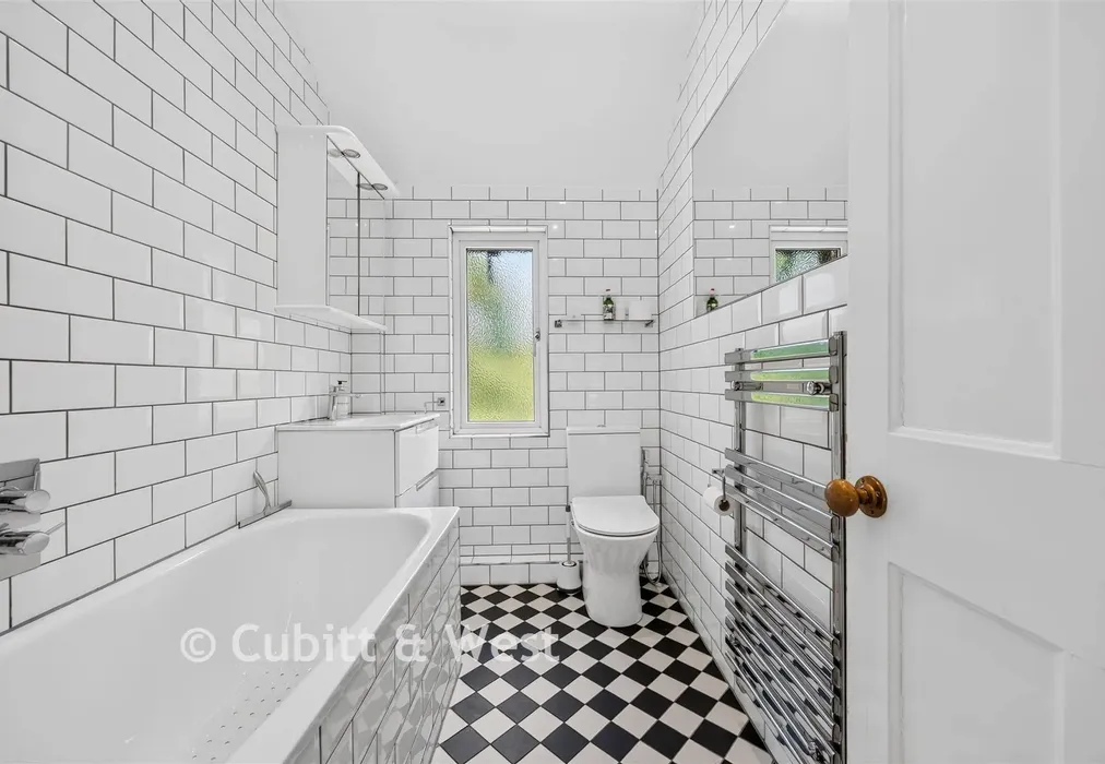 Bathroom - Wilmot Road, Purley, Surrey - Wards of Kent