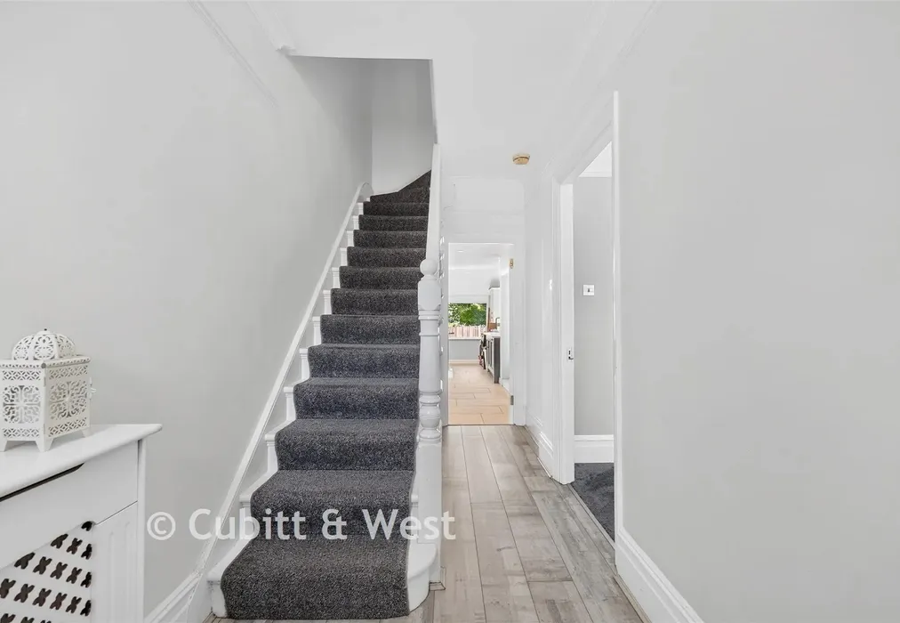 Hallway - Wilmot Road, Purley, Surrey - Wards of Kent