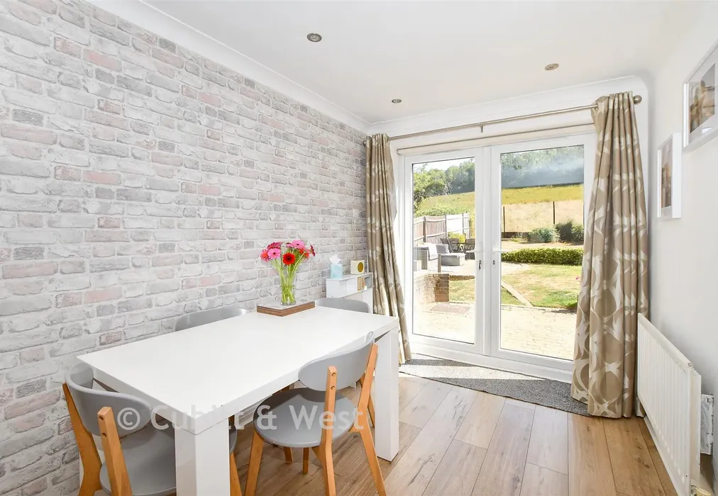 Dining Area - Longsdon Way, Caterham, Surrey - Wards of Kent