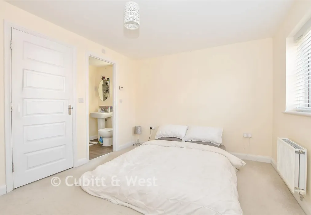 Bedroom 1 - Daffodil Way, Havant, Hampshire - Wards of Kent