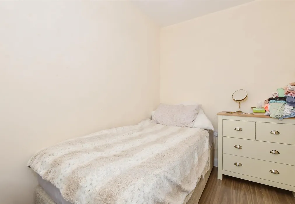 Study/ Bedroom 4 - Daffodil Way, Havant, Hampshire - Wards of Kent