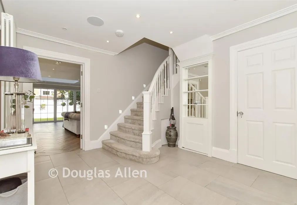 Hallway - Theydon Grove, Epping, Essex - Wards of Kent