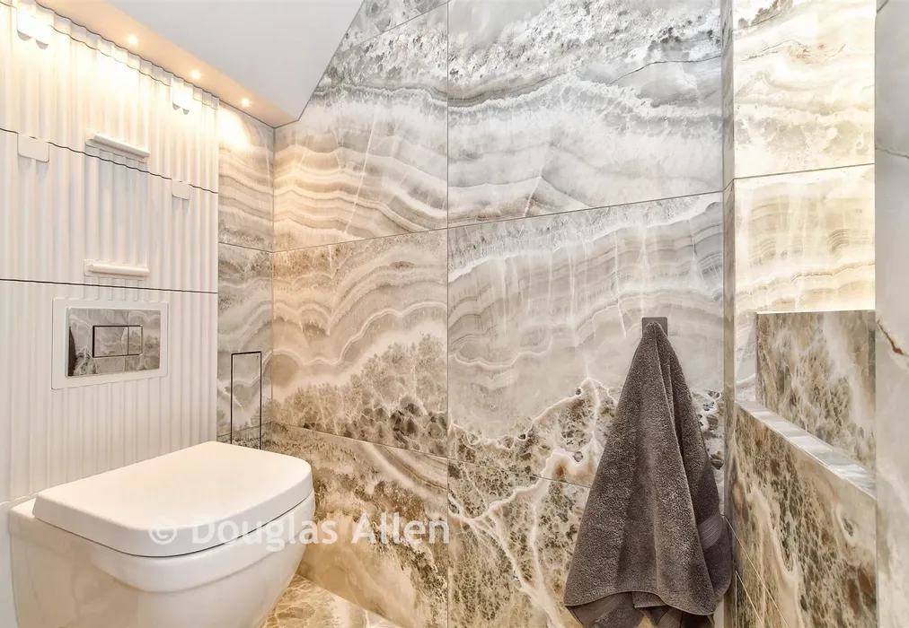 Cloakroom - Theydon Grove, Epping, Essex - Wards of Kent