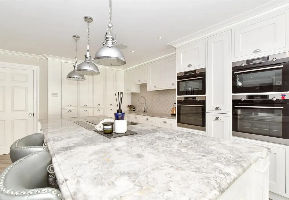 Kitchen/Family Area - Theydon Grove, Epping, Essex - Wards of Kent