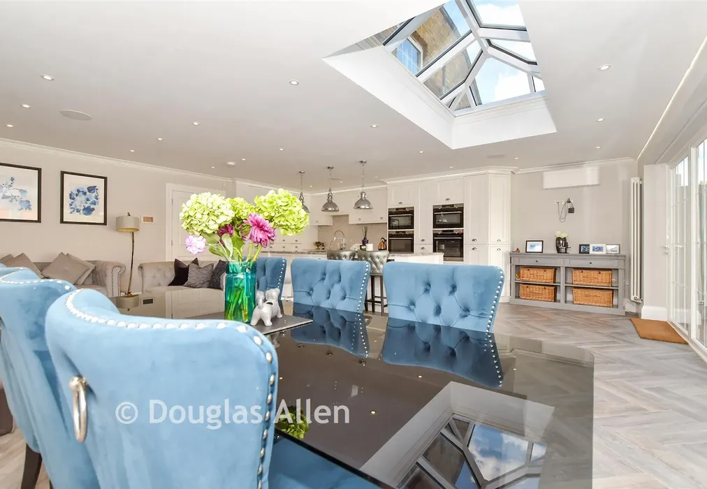 Dining Area - Theydon Grove, Epping, Essex - Wards of Kent