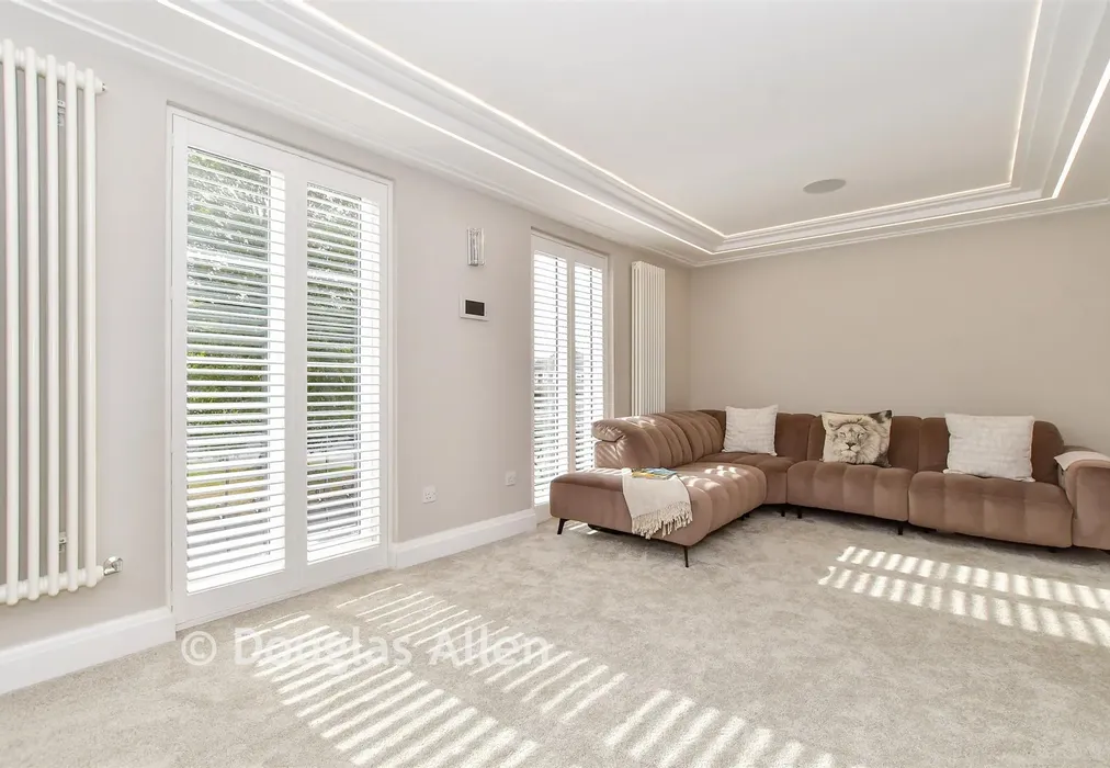 Lounge - Theydon Grove, Epping, Essex - Wards of Kent