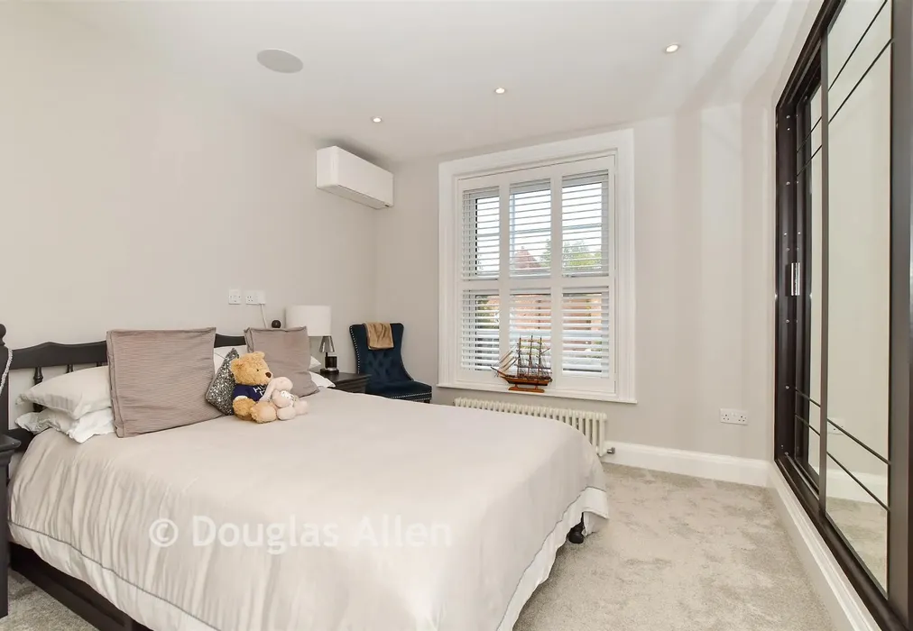 Bedroom 3 - Theydon Grove, Epping, Essex - Wards of Kent
