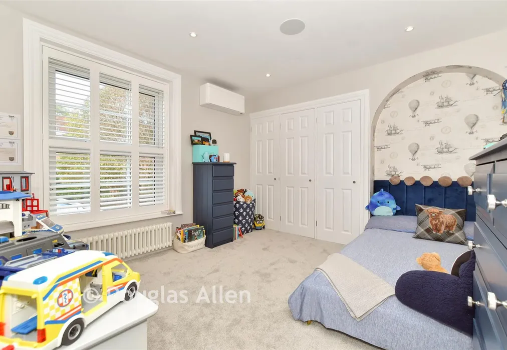 Bedroom 2 - Theydon Grove, Epping, Essex - Wards of Kent