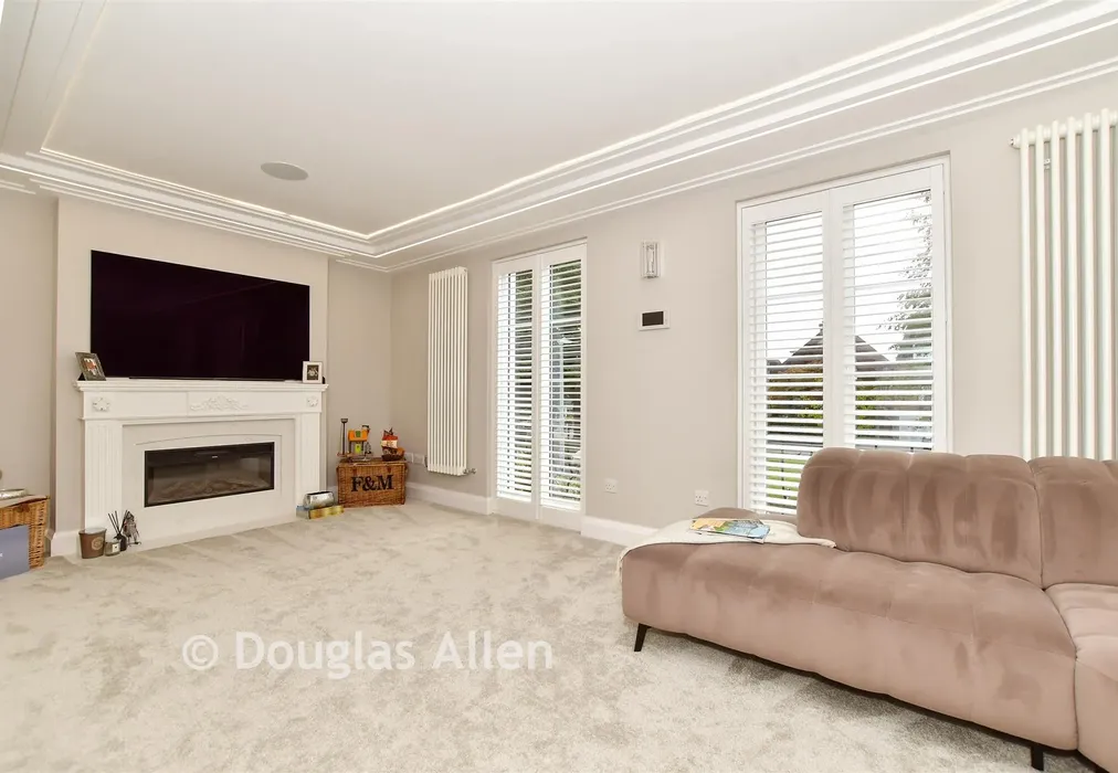 Lounge - Theydon Grove, Epping, Essex - Wards of Kent