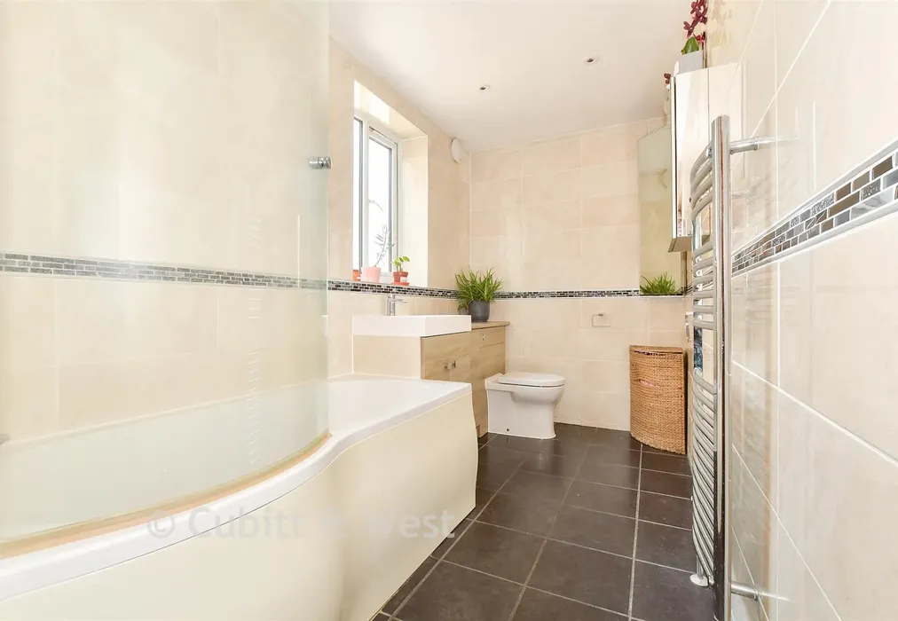 Bathroom - Monson Road, Redhill, Surrey - Wards of Kent