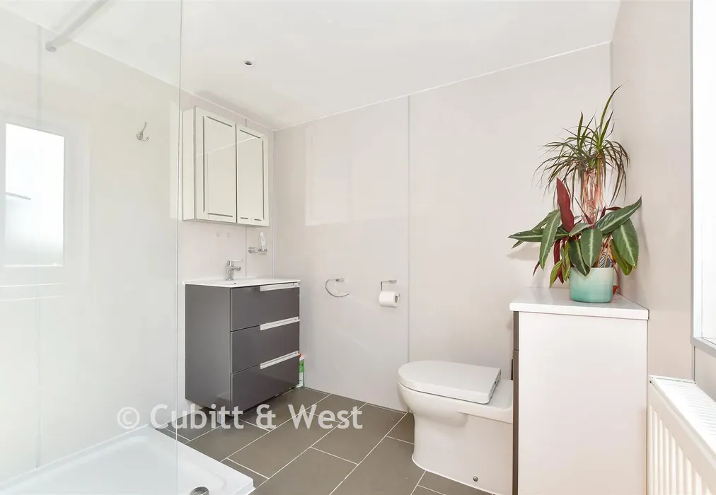 En-Suite Shower Room - Monson Road, Redhill, Surrey - Wards of Kent