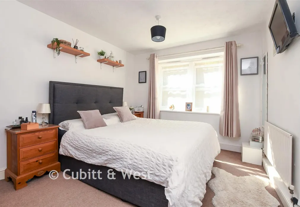 Bedroom - Elm Road, Redhill, Surrey - Wards of Kent