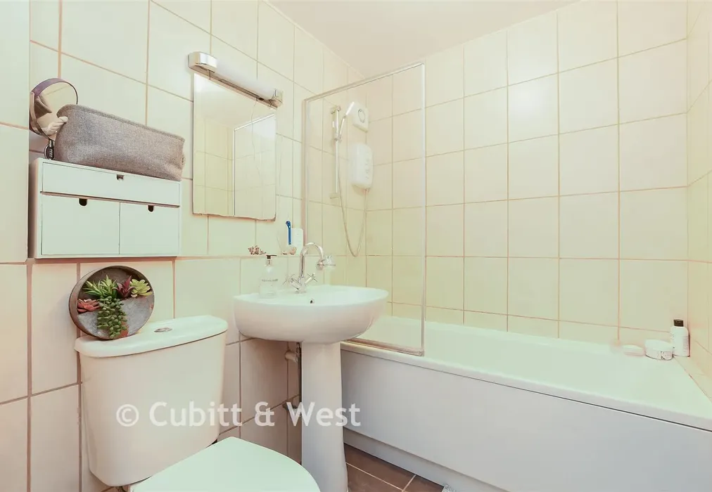 En-Suite - Elm Road, Redhill, Surrey - Wards of Kent