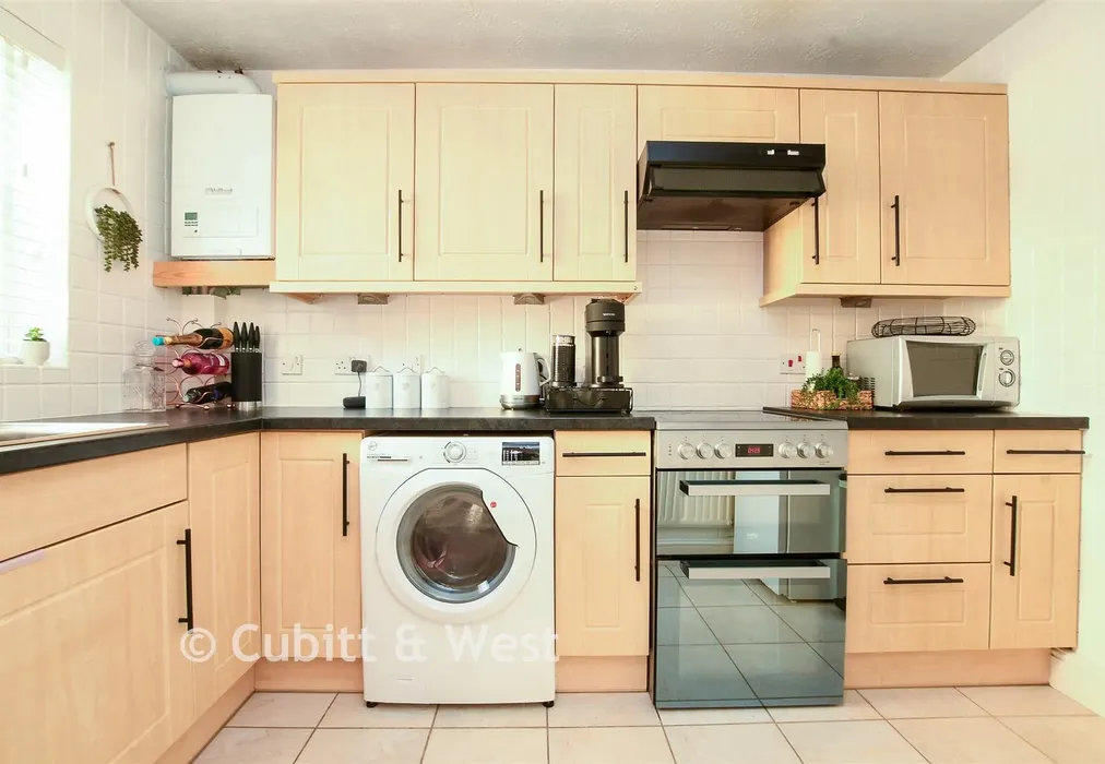 Kitchen - Elm Road, Redhill, Surrey - Wards of Kent