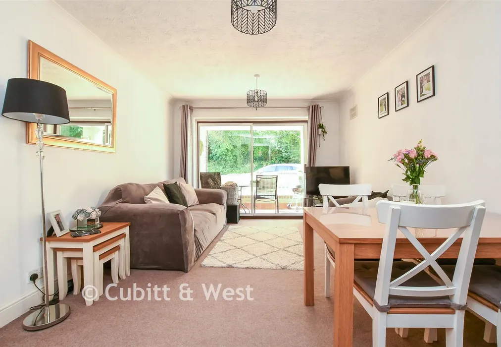 Lounge - Elm Road, Redhill, Surrey - Wards of Kent