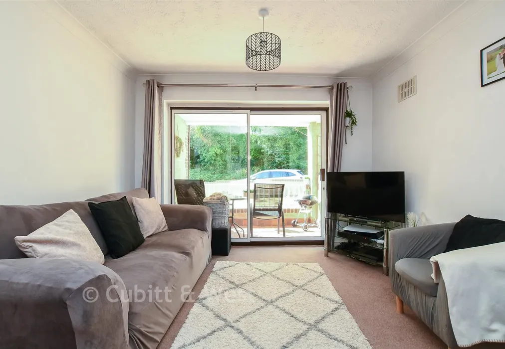 Lounge - Elm Road, Redhill, Surrey - Wards of Kent
