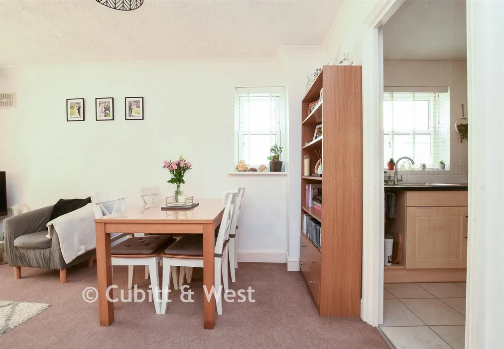 Lounge - Elm Road, Redhill, Surrey - Wards of Kent