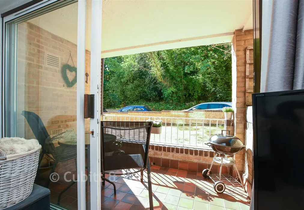 Balcony - Elm Road, Redhill, Surrey - Wards of Kent