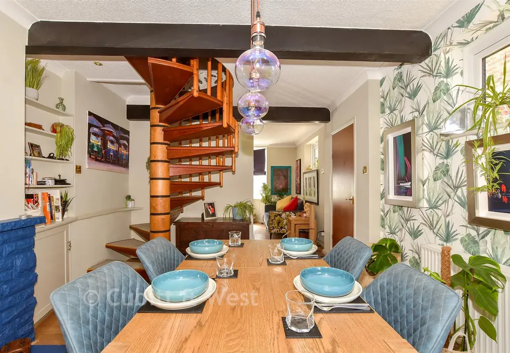 Internal Lifestyle Photograph - Povey Cross Road, Horley, Surrey - Wards of Kent