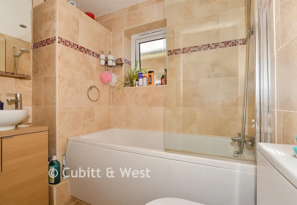 Bathroom - Povey Cross Road, Horley, Surrey - Wards of Kent