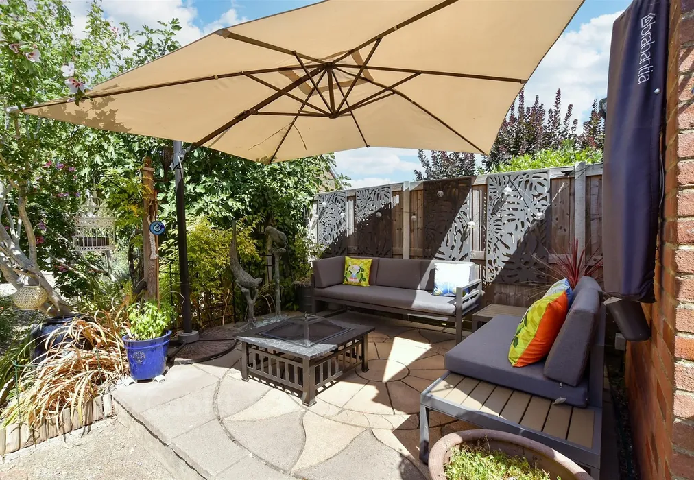 Rear Garden - Povey Cross Road, Horley, Surrey - Wards of Kent