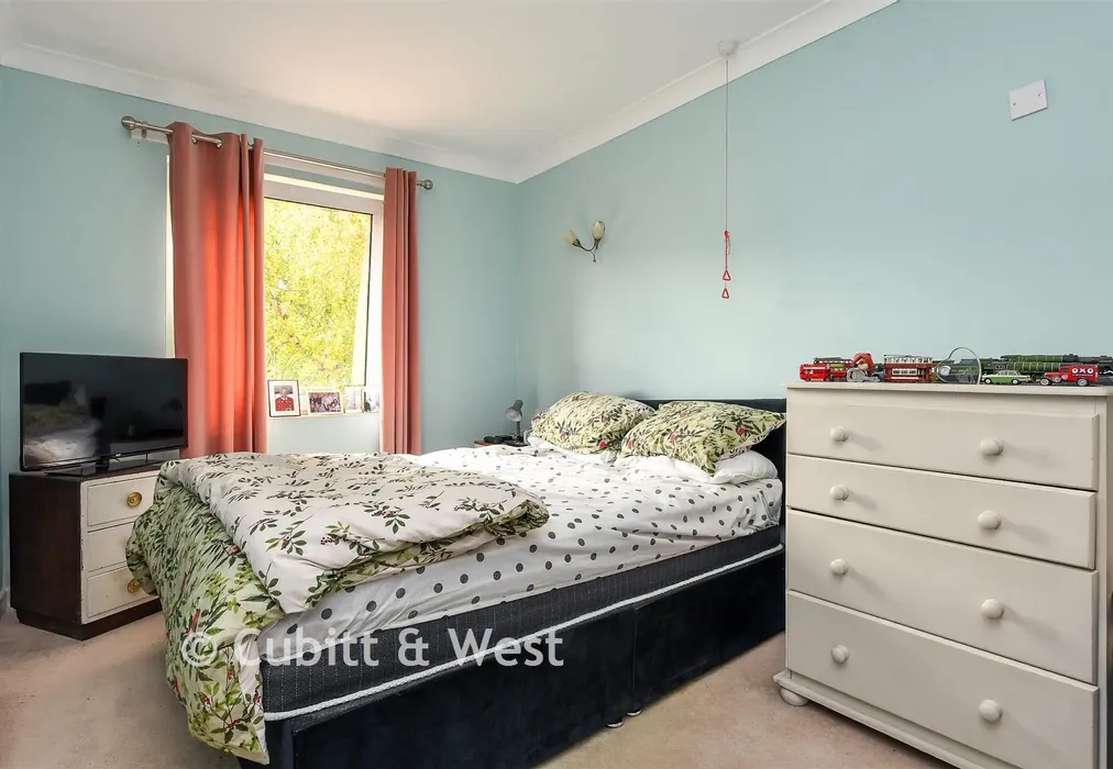 Bedroom - Linkfield Lane, Redhill, Surrey - Wards of Kent