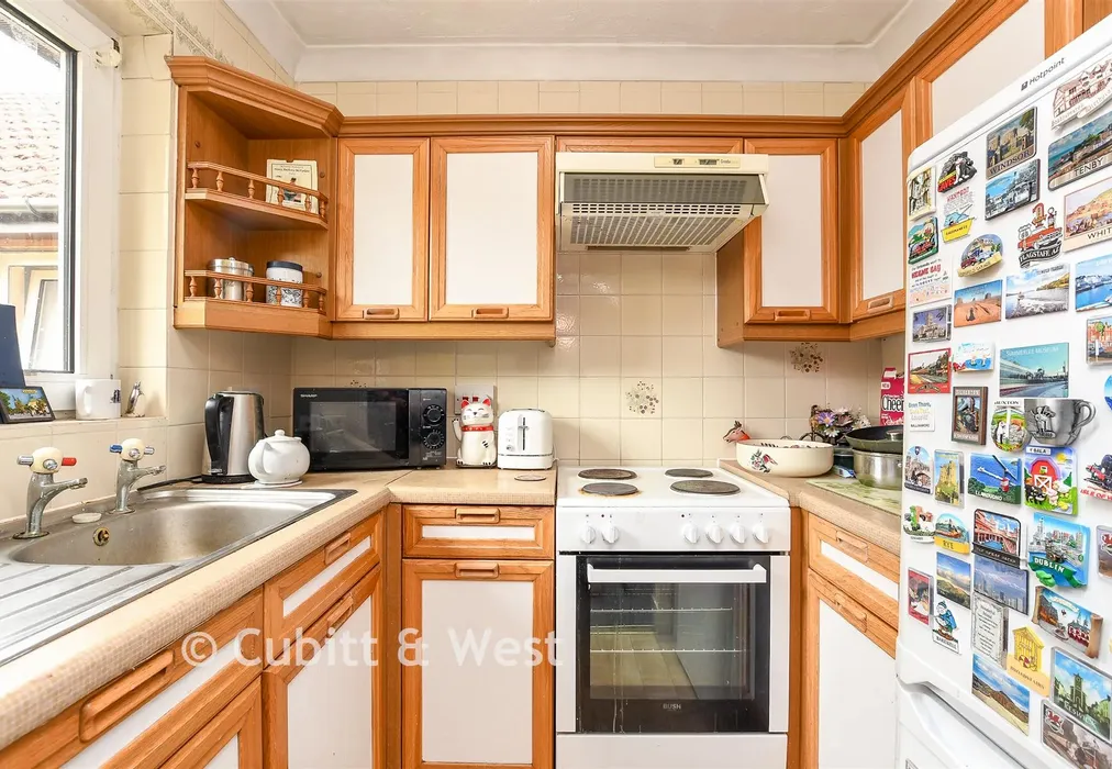Kitchen - Linkfield Lane, Redhill, Surrey - Wards of Kent