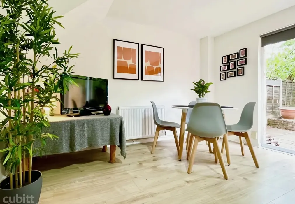 Living/Dining Area - Osney Close, Crawley, RH11 - Wards of Kent
