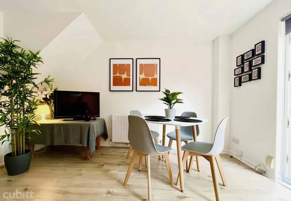 Living/Dining - Osney Close, Crawley, RH11 - Wards of Kent