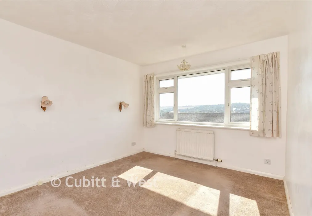 Bedroom 1 - Lambourne Road, Brighton, East Sussex - Wards of Kent