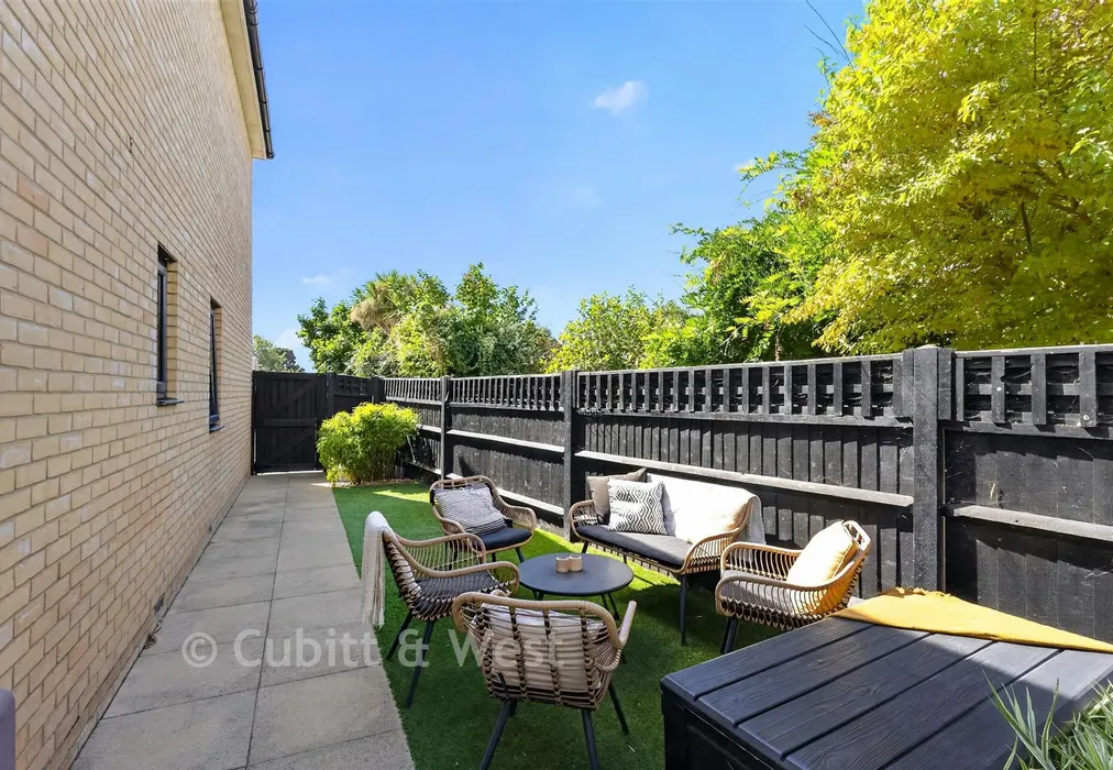 Rear Garden - Prinsted Gardens, Southbourne, West Sussex - Wards of Kent