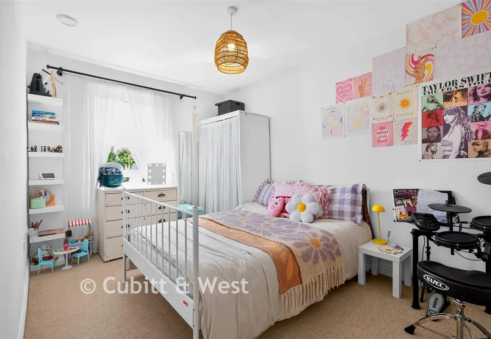 Bedroom 2 - Prinsted Gardens, Southbourne, West Sussex - Wards of Kent