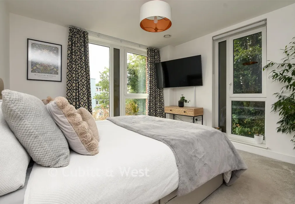 Bedroom 1 - Marketfield Way, Redhill, Surrey - Wards of Kent